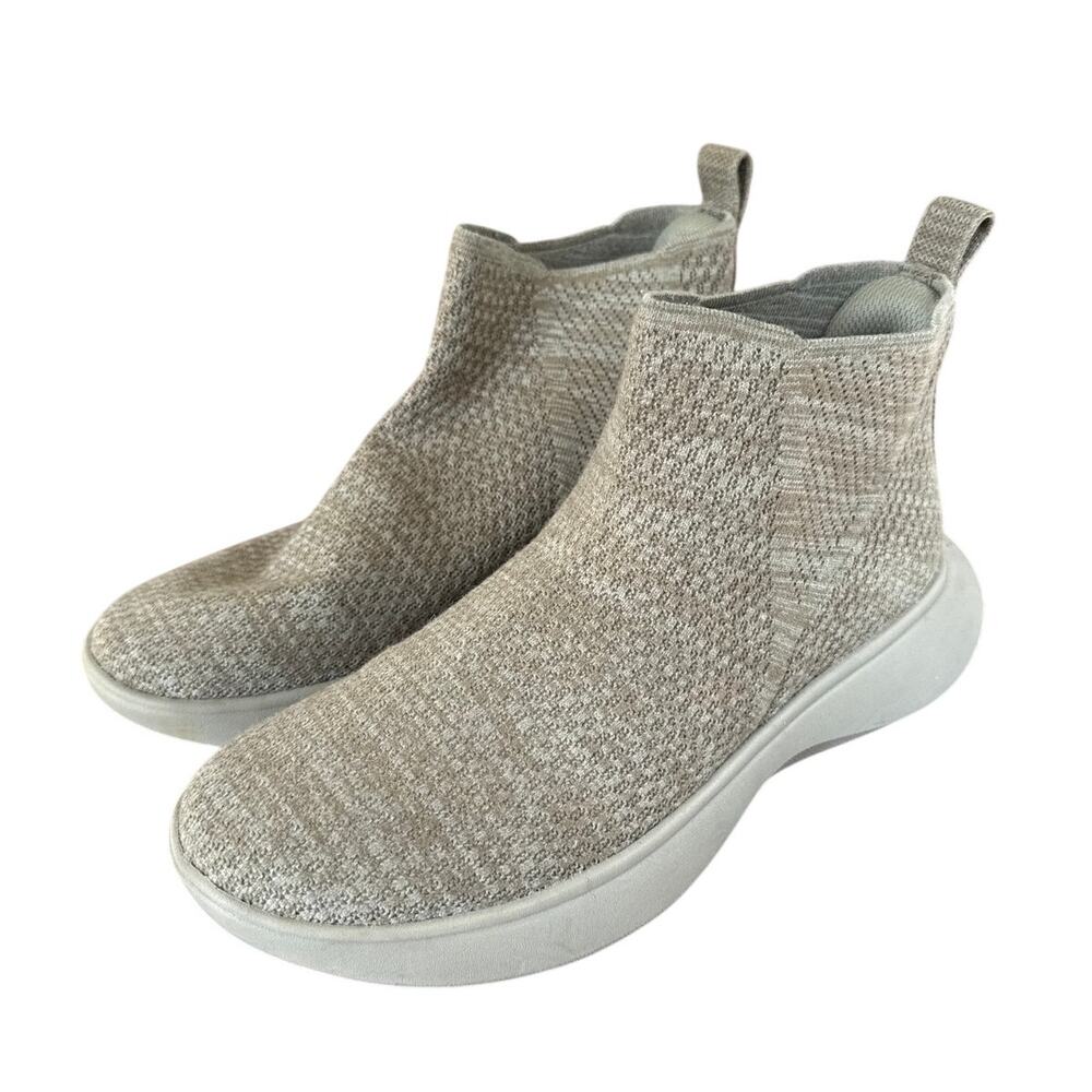 Vivaia Round-toe Slip-on Sock Boots in Tan Size 40